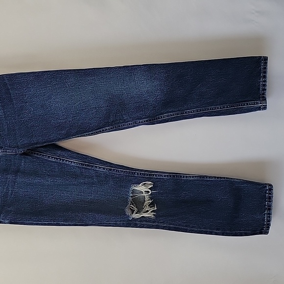 Everlane "Cheeky" Distressed Crop Jean Md. Wash Size 24 - Picture 3 of 14